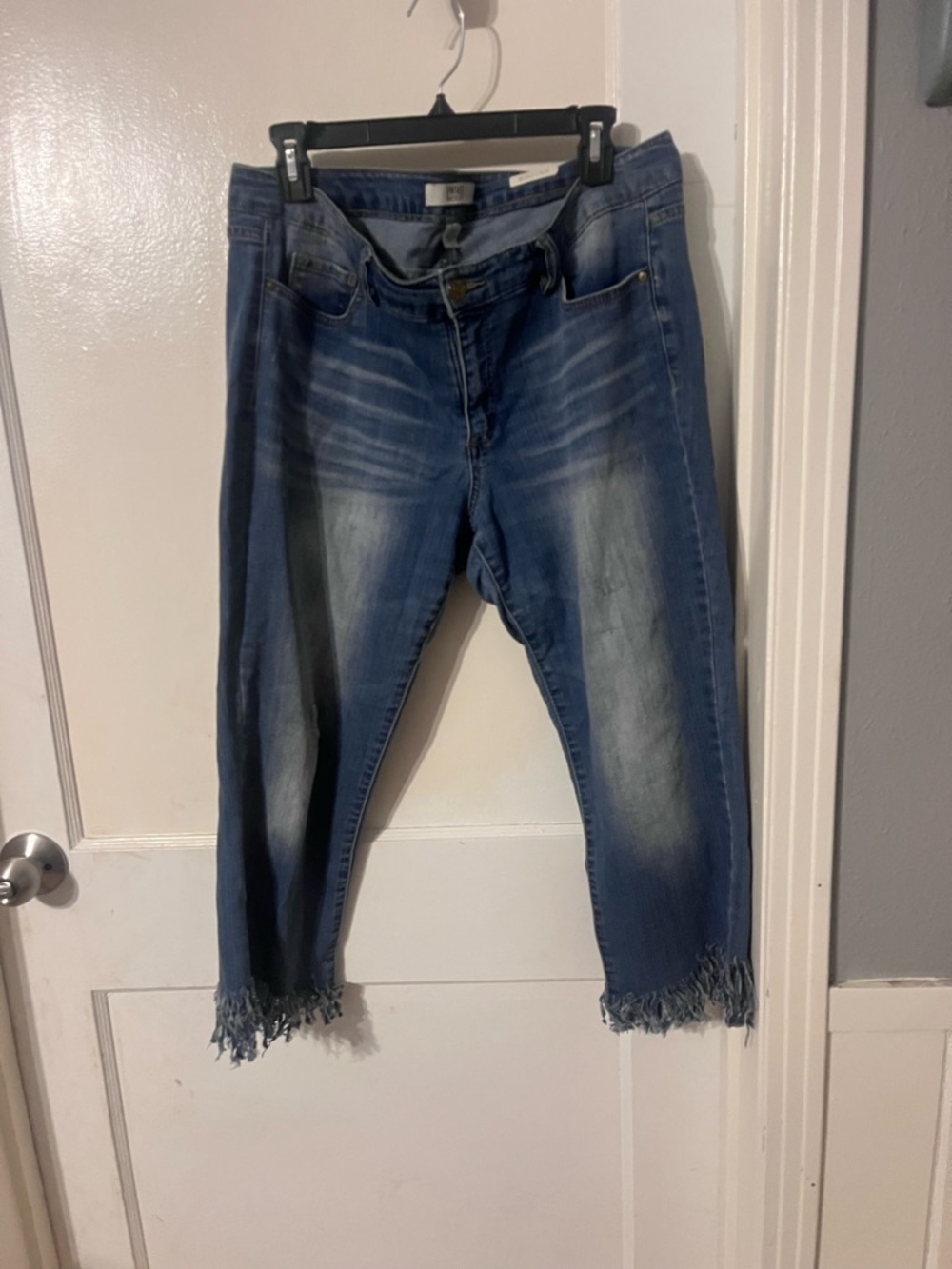 Vintage America Medium Blue Washed Cropped Jeans with Frayed Hem